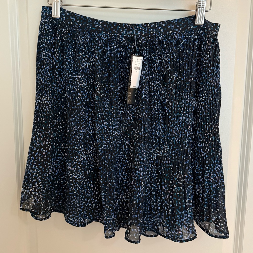 NWT- Banana Republic Plisse short skirt